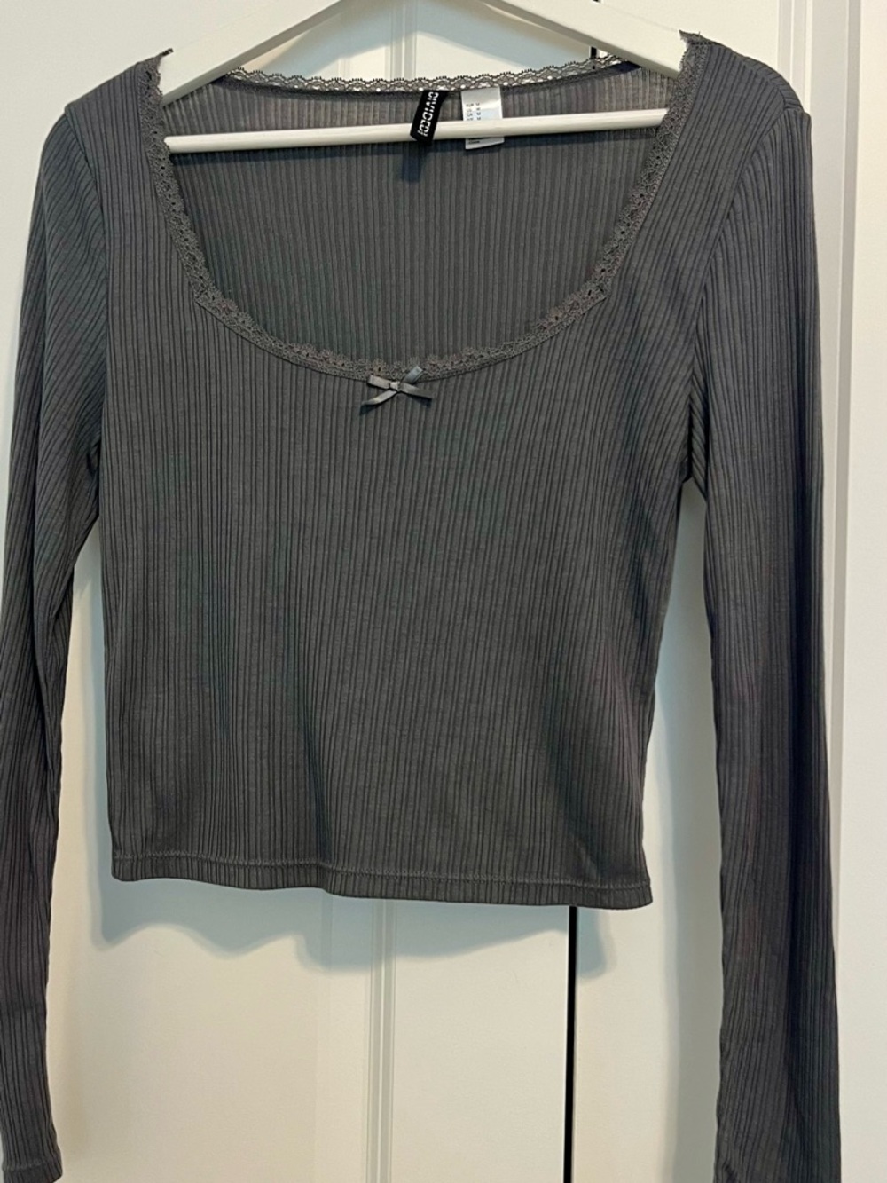 Dividend Ribbed Scoop Neck Long-Sleeve Top - Gray